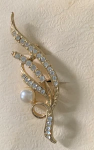 18ct GP Vintage faux pearl crystal leaf brooch - Picture 1 of 5