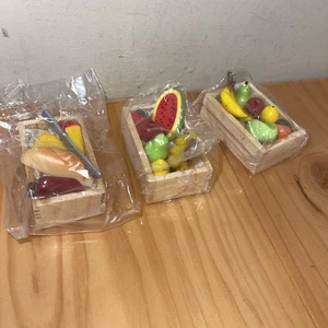 Lotto 3 casse in legno miniatura casa delle bambole frutta verdura - Foto 1 di 8