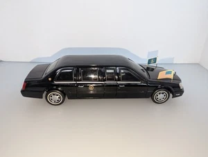 Road Signature pressofuso 1/24 nero 2001 Cadillac DeVille berlina presidenziale - Foto 1 di 13