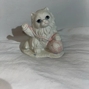 Homco Kitten Figurine Candle Holder Playing With Yarn 8” - Picture 1 of 6