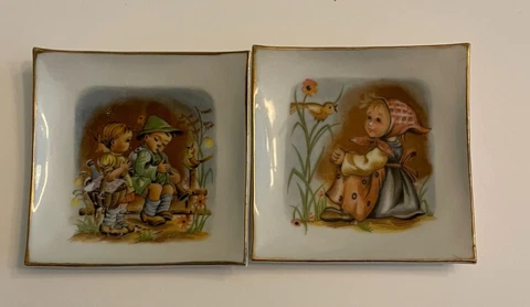 Vtg Japan Miniature Hanging Wall Plates Hummel Goebel Style Children 1960 Set/2 Cover
