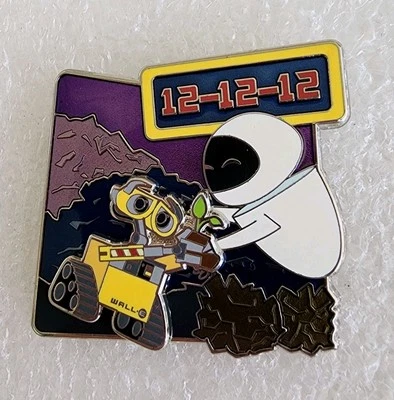 DISNEY/PIXAR ~WALL-E & EVE 12-12 LE PIN-ENVÍO SIN PIN Foto 1 de 4