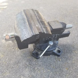 Bessey Bench Vise With Swivel Base & Pipe Grips 4-1/2'' Jaw - Picture 1 of 12