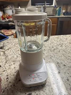 Kitchen Aid Blender 3 Speed Model KSB3WH 40 0z 1 Liter Works - Image 1 of 4
