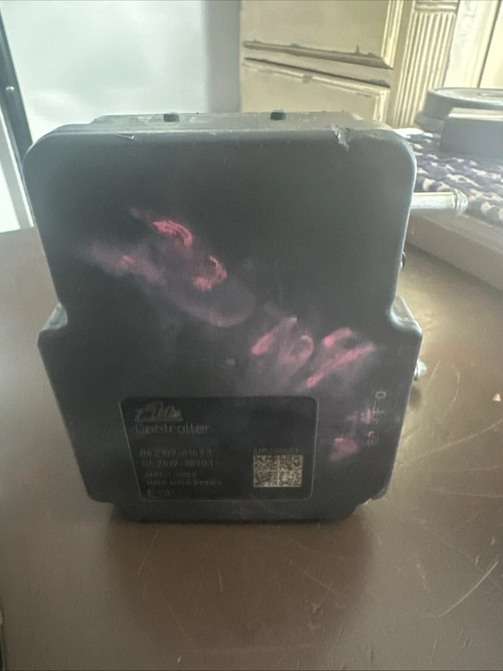 SUBARU OUTBACK 2.0 ABS (PUMP & ECU/MODULE COMBINED) 06.2109-6143.3 USED - Image 1 of 4