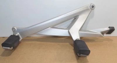 Soporte de estriba trasera izquierda con estriberas BMW K1200GT K1300GT 46717687515 Foto 1 de 4