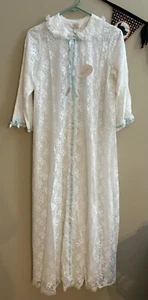 Accappatoio lungo Peignoir vintage Miss Elaine nuovo con etichetta bianco pizzo blu piccola sposa - Foto 1 di 21