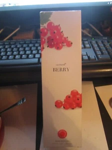 Martha Stewart Collection Reed Diffuser 5.5 fl oz. CURRANT BERRY NIB - Picture 1 of 5