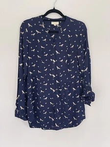Top para mujer Modcloth estampado de pájaros azul medio lengüeta enrollable abotonada espalda ceñida - Imagen 1 de 10