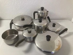 Revere Ware 1801 Kupferboden 13-teiliges Set Töpfe & Pfannen Kochgeschirr Set mit Wasserkocher - Bild 1 von 7