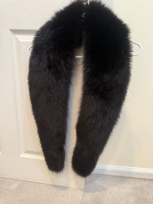 Real Dyed Black Fox 可拆卸毛皮领缎面背衬 — 第 1/4 张图片