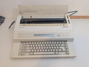 Olympia Startype 3 Typewriter With Manual - Picture 1 of 15
