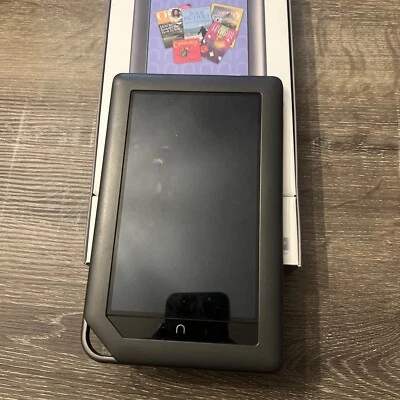 Barnes & Noble BNRV200A NOOK COLOR 7" eBook eReader 8GB Tablet Complete - Image 1 of 4