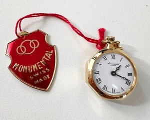 Monumental - Orologio meccanico anni 70-80 petto o collana - NOS - Swiss Made - Foto 1 di 6