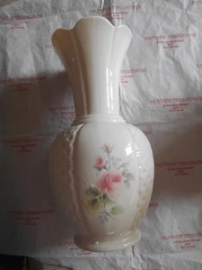 DONEGAL IRISH ROSE MOURNE VASE 10'' /26CM TALL IVORY-PINK FLORAL EMBOSSED BN - Picture 1 of 7