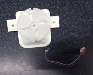 Ventilador de congelador USADO frigorifico Beko CHA 27020X - Imagen 1 de 7