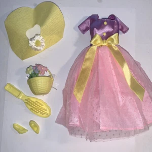 1995 Mattel Spring Blossom Barbie Complete outfit Mint Condition - Picture 1 of 4