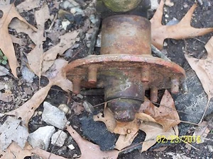 MF MASSEY FERGUSON 35, 50, 65 FRONT HUB - Picture 1 of 1
