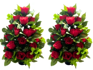 Par de flores artificiales para maceta de tumbas con respaldo plano arreglo de seda rosas rojas conmemorativas - Imagen 1 de 10