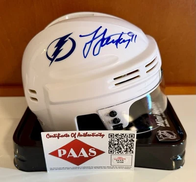 Minicasco firmado por Steven Stamkos, Tampa Bay Lightning con certificado de autenticidad Foto 1 de 4