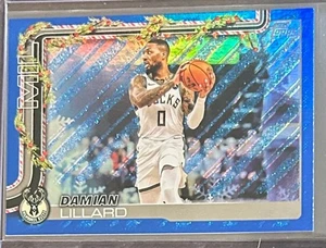2025-26 Topps Baloncesto Damian Lillard #H44 Azul Metálico Brillo Vacaciones - Imagen 1 de 2