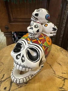 Teschio multiplo giorno dei morti Talavera arte popolare messicana dipinto a mano - Foto 1 di 5