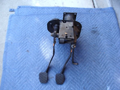 BMW E12 E24 Series 1 manual shift pedal box with PEDALS Good solid condition!! - Image 1 of 4