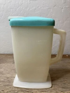 Vintage 1 Pint (2 Cups) Footed Pitcher with Turquoise Lid and Clear Pour Spout - Picture 1 of 13
