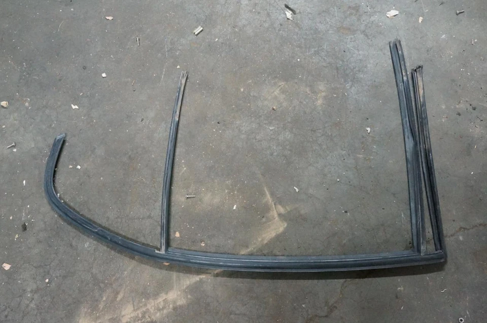 OE BMW E46 Puerta trasera izquierda conductor ventana pista sello meteorológico 99-05 325i 330i 323i Foto 1 de 4