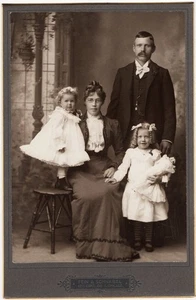 FAMILY PORTRAIT : GIRL WITH BISQUE DOLL : CHICAGO : GOLD EDGES : CABINET CARD - Picture 1 of 4