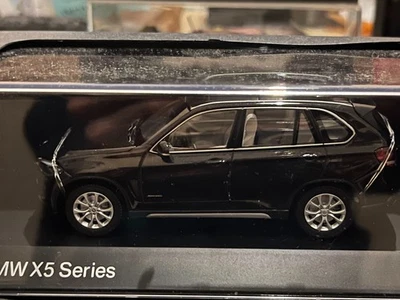 BMW X5 Herpa 2014 marrone scuro 1:43 completa di scatola e supporto - Immagine 1 di 2