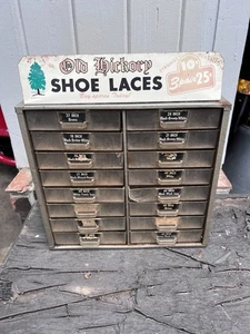 PIEZAS antiguas de nogal americano gabinete contenedor cajón JOYERÍA INDUSTRIAL METAL cordones para zapatos - Imagen 1 de 12