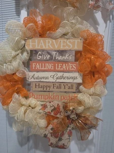 Herbstkranz selbstgemacht 18" Rahmen. Netz Orange und Elfenbein. 24x24" - Bild 1 von 2