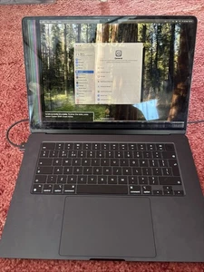 Apple MacBook Air 15" Laptop - Space Grey - Broken Screen - Afbeelding 1 van 5
