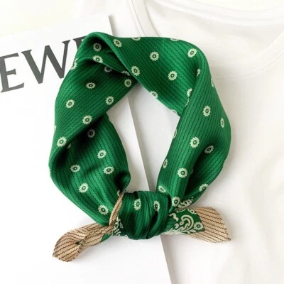 Pañuelo cuadrado pequeño 100 % seda vintage verde lunares 53*53 cm Foto 1 de 2