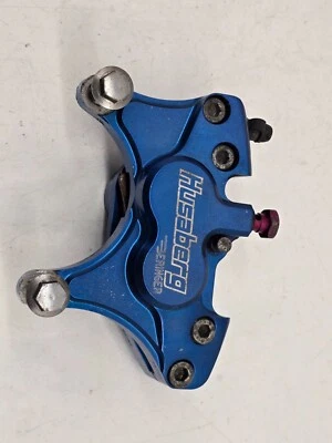 СУППОРТ ПЕРЕДНЕГО ТОРМОЗА HUSABERG FS 650 FE 2001 KTM SUPERMOTO BERINGER 4 ПОРШНЯ - Изображение 1 из 4