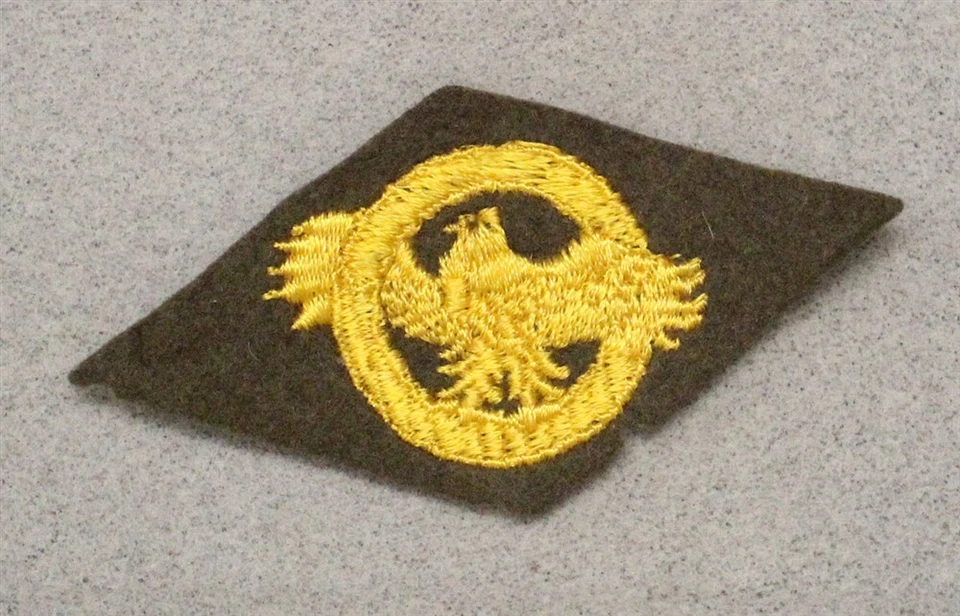 Cloth Army Badge 042: WWII Discharge Diamond, Ruptured Duck - on wool - Image 1 of 1