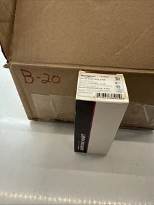 Eaton Arrowhart 8200V 15 A 125 V Hospital 5-15R - Picture 1 of 2