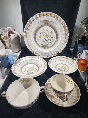 Spode England Buttercup Pattern Dinner Plates 1970's 6pc Set EUC - Image 1 of 4