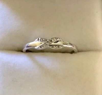 White Gold 375 & Diamond Ring Size N 1/2 Hallmarked 9CT Crisscross Band NEW — 第 1/4 张图片