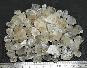 258 Gramm grobe Topaskristalle Menge aus Skardu, GB, Pakistan. - Bild 1 von 24