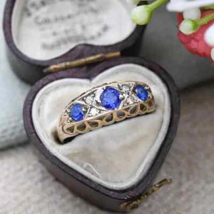 Antiguo anillo de barco eduardiano de tres piedras con zafiro de oro de 9 quilates CL&S Charles Lyster - - Imagen 1 de 7