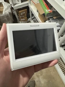 Honeywell TH9320WF5003 WiFi 9000 Color Touchscreen Thermostat -- READ - Picture 1 of 3