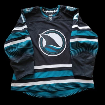 Camiseta Emitida por el Juego San Jose Sharks Cali Fin Halttunen Fanáticos Talla 56 Nueva Foto 1 de 4