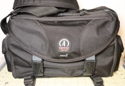 Tamrac Pro 8 Medium Camera Bag for SLR DSLR  15x10x9 - VGC - Lots of Pockets - image 1 of 4