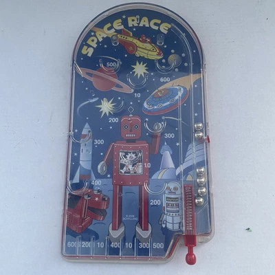 Juego de Pinball Vintage 2006 Schylling Space Race, Robots OVNI-Space Ships Clásico Foto 1 de 4