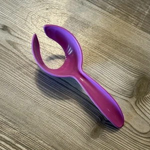 Tupperware Egg Scooper / Lifter Gadget #1334 - Pink.  - Picture 1 of 2
