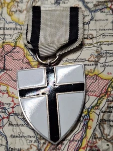 Freikorps Grenzschutz Ost Ordensschild 1919-1934 Emaile Orden mit Band RAR - Picture 1 of 3