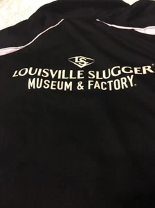 Camisa de micro poliéster para mujer Louisville Slugger del museo y fábrica - Imagen 1 de 8
