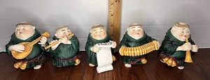 DEPT. 56 MONK MERRY MAKERS MUSIC BAND FIGURINE LOTTO DI 5 RITIRATE - Foto 1 di 16